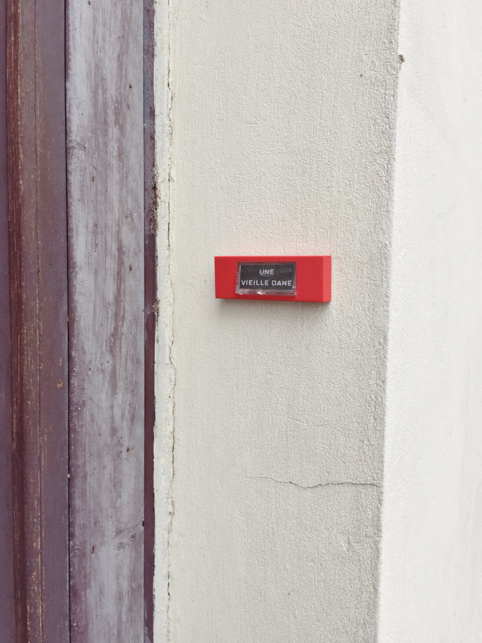 Une vieille dame - Paris 9ème arrondissement - 2014 - Le Sonneur