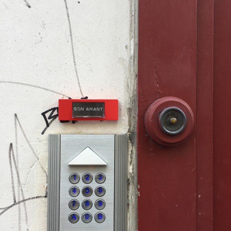 Sous surveillance "Stalker II" - Paris 9ème arrondissement - 2015 - Le Sonneur