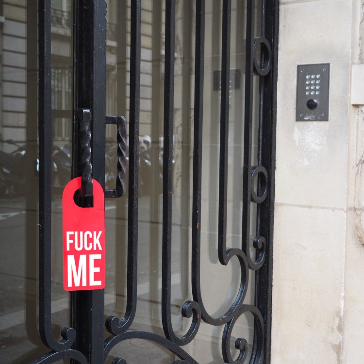 Door hanger « Fuck me » – Paris – 2016 – Le Sonneur
