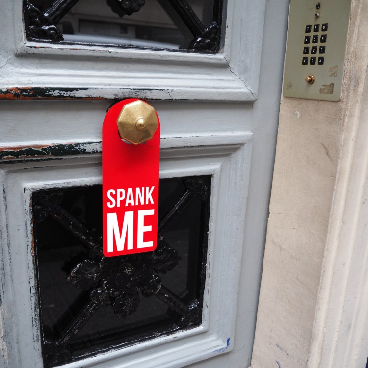 Door hanger « Spank me » – Paris – 2016 – Le Sonneur