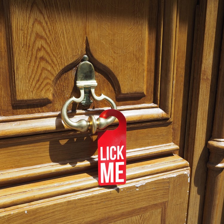 Door hanger « Lick me » – Paris – 2016 – Le Sonneur