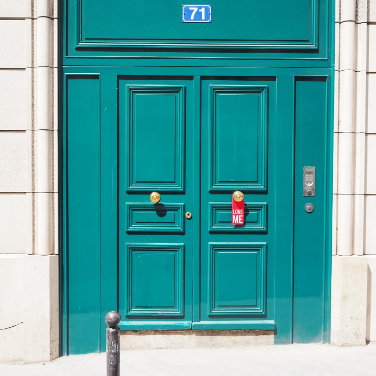 Door hanger « Love me » – Paris – 2016 – Le Sonneur