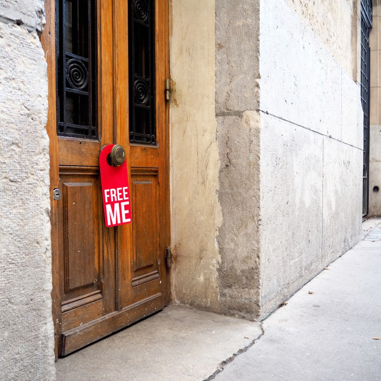 Door hanger « Free me » – Paris – 2017 – Le Sonneur