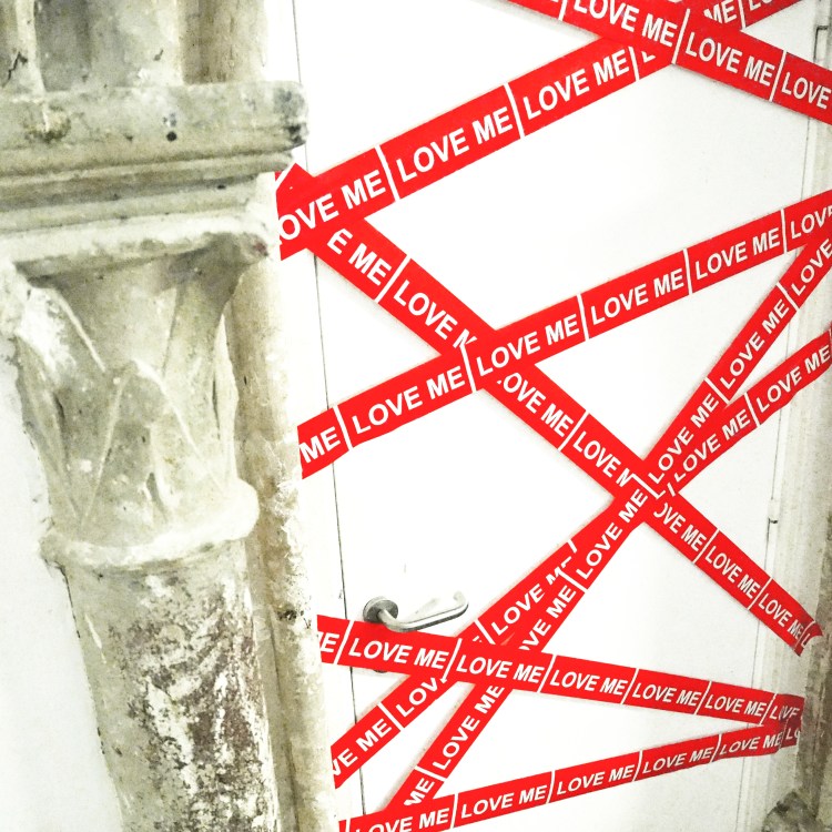 Installation Love Scene Tape "Heloïse et Abélard" - Beaux Arts de Paris - Cycle L'Amour Court Toujours - Le Sonneur - Paris - 2018