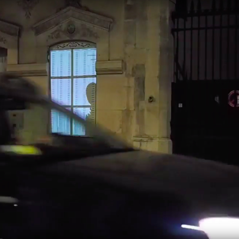 FLEETING DOOR Rue Ballu - Video Street Art - LE SONNEUR 👀🚪🔑🔔❤️